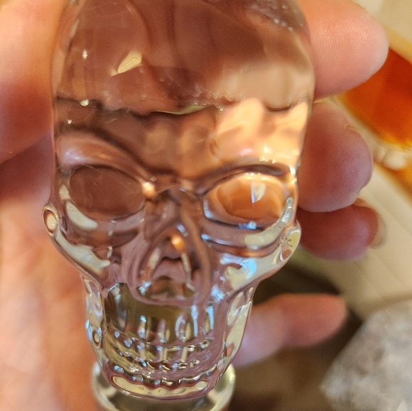 HALLOWEEN Studio 3B Skull Stopper Liquor Decanter New In Box - Picture 3 of 3
